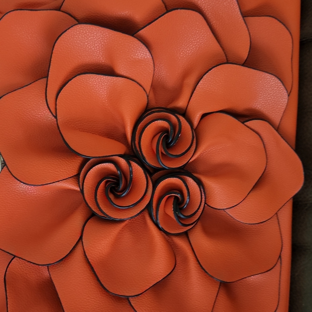 NWT Petal Flower 👛 Purse - Picture 2 of 7